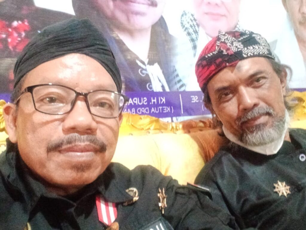 Bpk H Supardi bersama Ki Suro Ireng dalam Halal Bihalal KH Edi Al Bantani